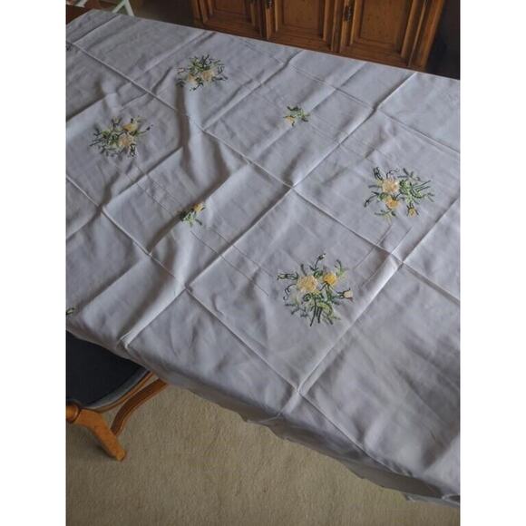 Vintage Embroidered Yellow Floral LARGE Embroidered Tablecloth 76"X56" - Picture 2 of 3